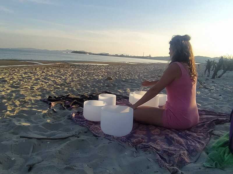 silvia mentre suona le campane di cristallo